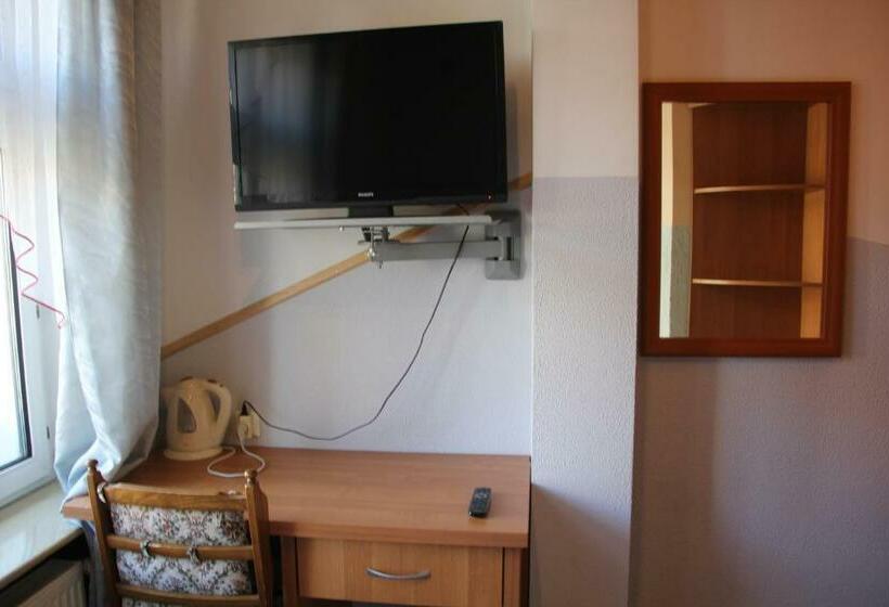 اتاق اکونومی, Pensjonacik Elmi