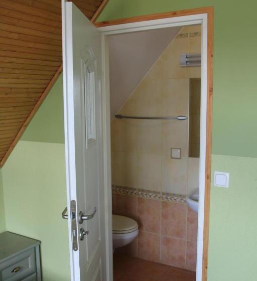 اتاق اکونومی, Pensjonacik Elmi