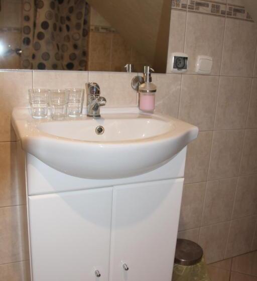 اتاق استاندارد چهارنفره با بالکن, Pensjonacik Elmi