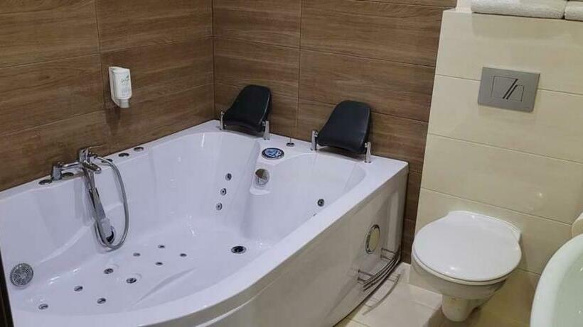 Номер Стандарт с Гидромассажем, Restauracja Hotel Graal