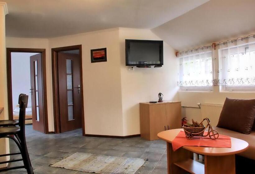 Perhestudio, Camping Pod Krokwią