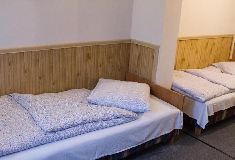 标准三人间, Gościniec Pod Furą