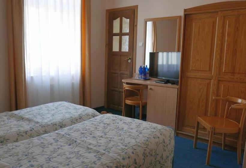 חדר בסיסי, Kamienica Sporting