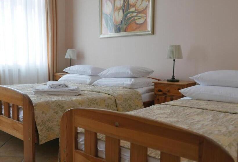 חדר סטנדרט לשלושה, Kamienica Sporting