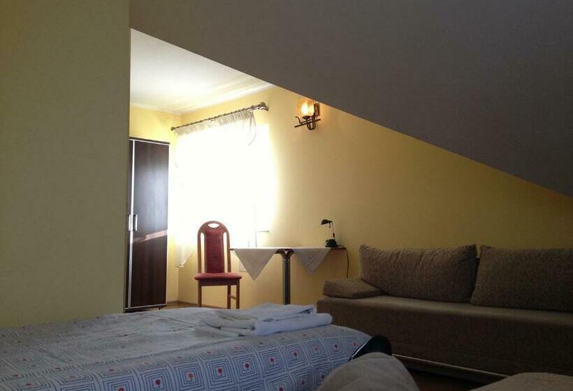 Номер Стандарт, Laura