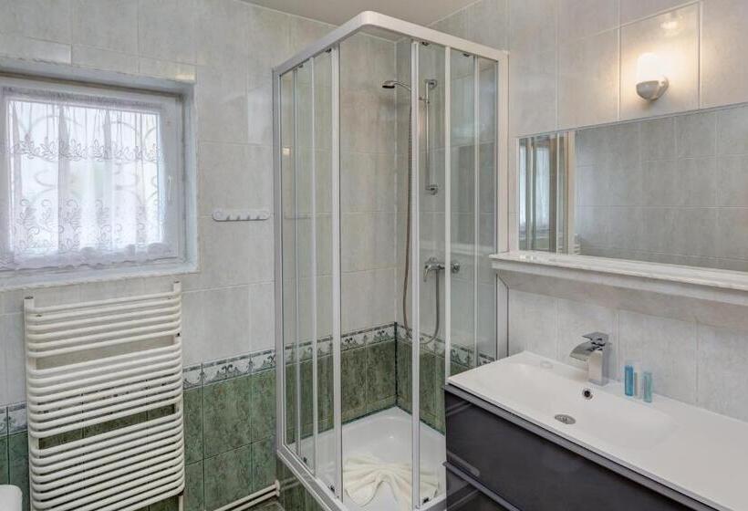 带2个卧室的套房, Willa Sarenka