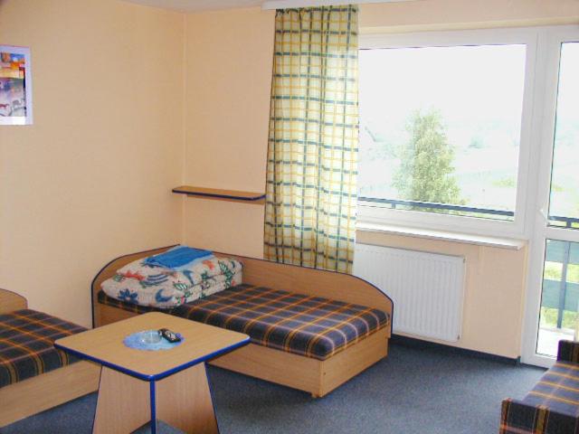 חדר לארבעה סטנדרטי עם מרפסת, Hostel Suchy Bór