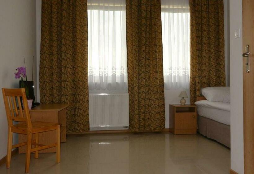 エコノミーシングルルーム, Hostel Wólka Kosowska Z Prywatnymi łazienkami