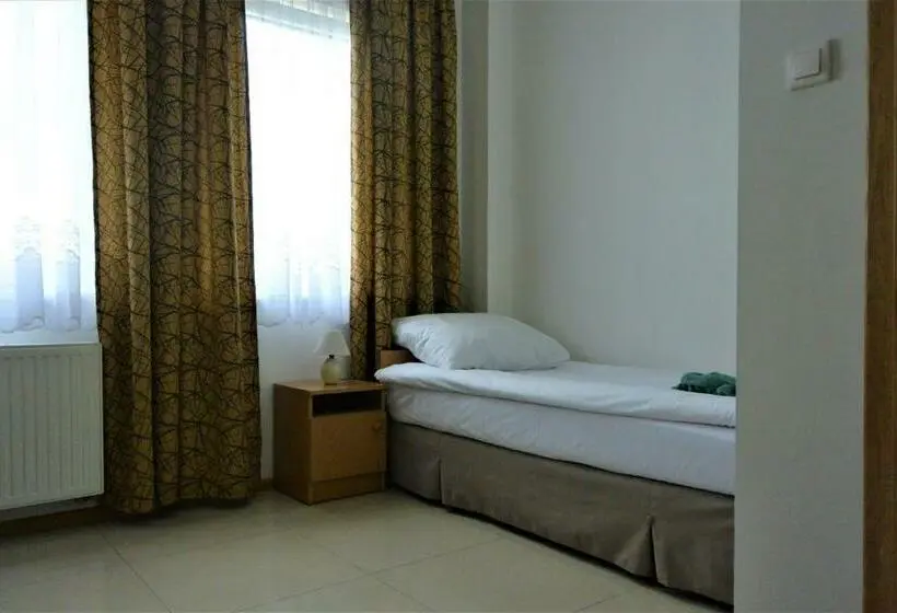 エコノミーシングルルーム, Hostel Wólka Kosowska Z Prywatnymi łazienkami