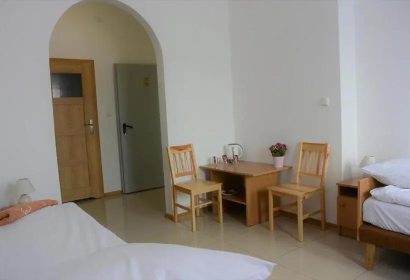 スタンダードトリプルルーム, Hostel Wólka Kosowska Z Prywatnymi łazienkami