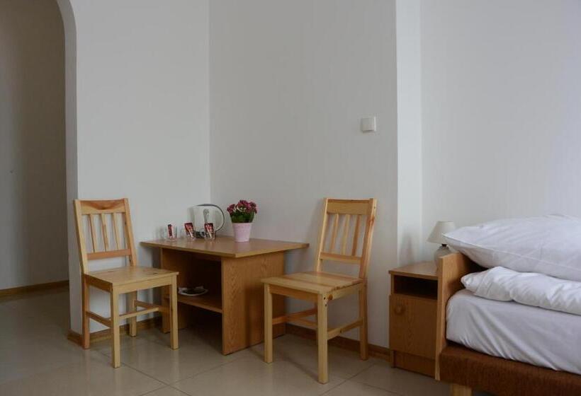 スタンダードトリプルルーム, Hostel Wólka Kosowska Z Prywatnymi łazienkami