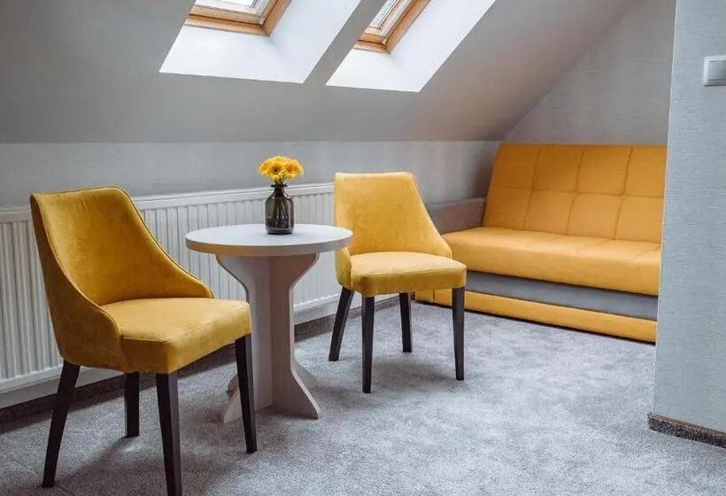 スタンダード４人部屋, Chrobrego9