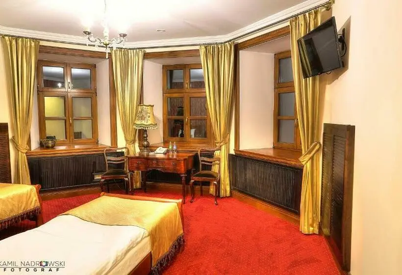 Deluxe Yhden Hengen Huone, Dwór Słupia
