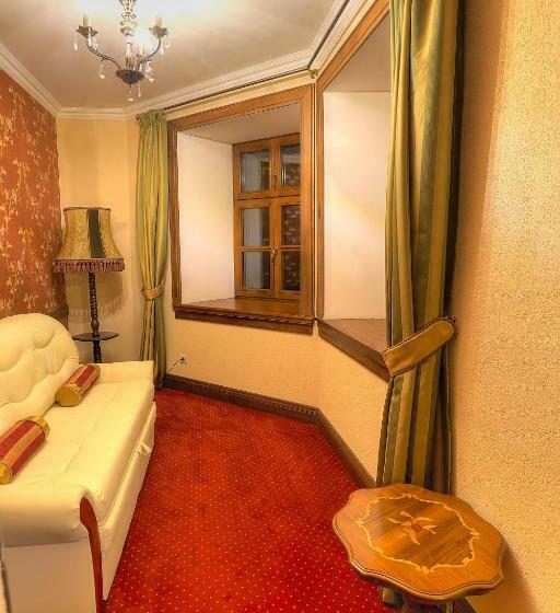 豪华单人间, Dwór Słupia