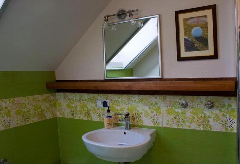 דירת חדר, Folwark łękuk