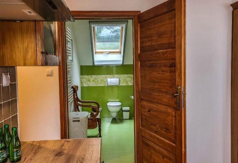 דירת חדר, Folwark łękuk