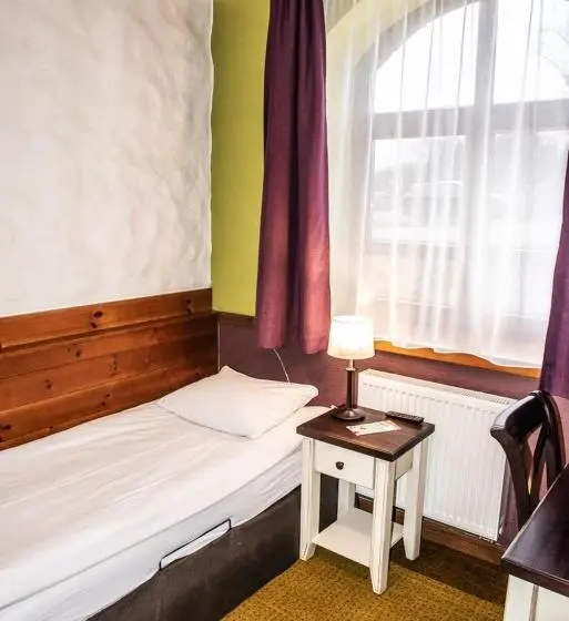 Comfort Yhden Hengen Huone, Folwark łękuk
