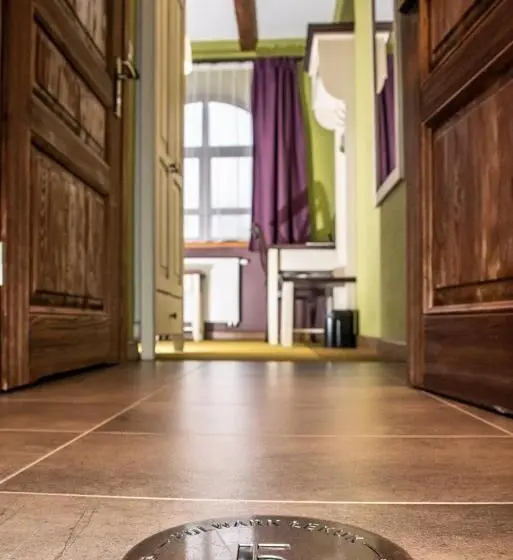 Comfort Yhden Hengen Huone, Folwark łękuk