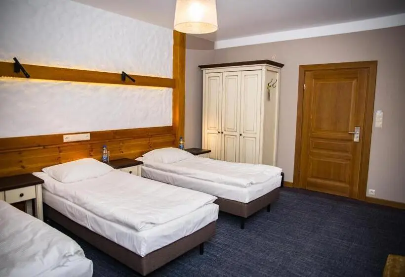 Comfort Kolmen Hengen Huone, Folwark łękuk