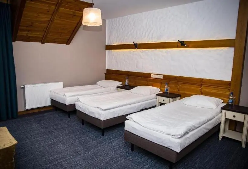 Comfort Kolmen Hengen Huone, Folwark łękuk