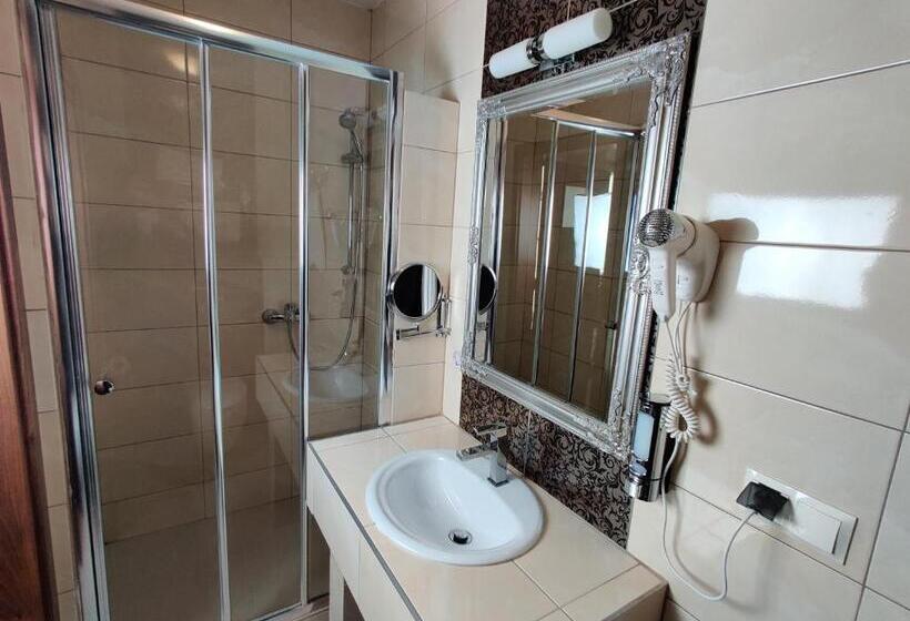 スタンダードトリプルルーム, Belweder