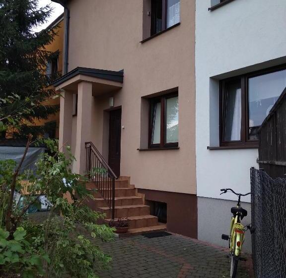 اتاق استاندارد سه تخته با سرویس بهداشتی مشترک, Horyzont