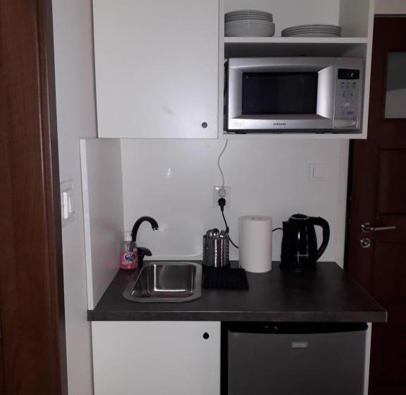 اتاق استاندارد سه تخته با سرویس بهداشتی مشترک, Horyzont