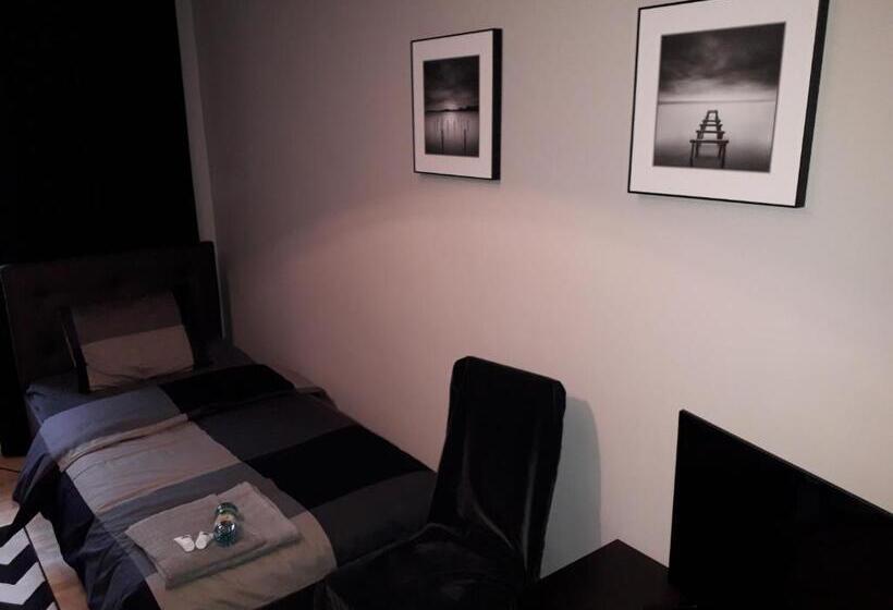 اتاق استاندارد سه تخته با سرویس بهداشتی مشترک, Horyzont