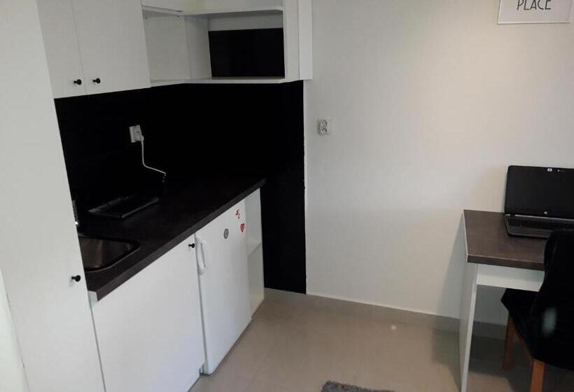 اتاق استاندارد یک تخته با سرویس بهداشتی مشترک, Horyzont