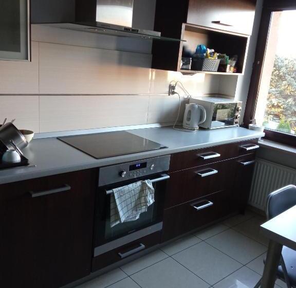 اتاق استاندارد سه تخته با سرویس بهداشتی مشترک, Horyzont