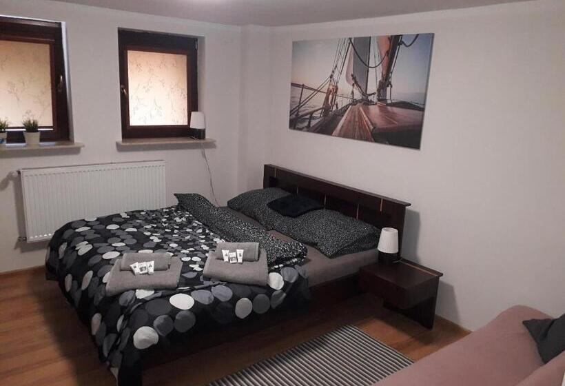 اتاق سهنفرۀ استاندارد با سرویس بهداشتی بیرون از اتاق, Horyzont