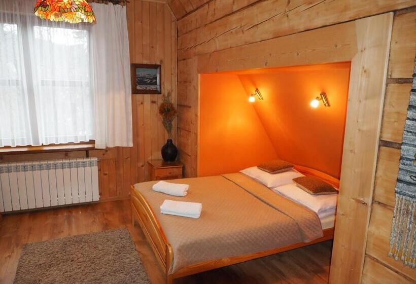 Quarto Estandar Vista Montanha, Koci Zamek