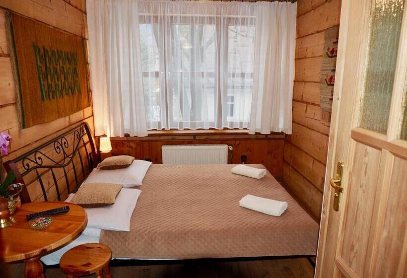 Quarto Basic, Koci Zamek