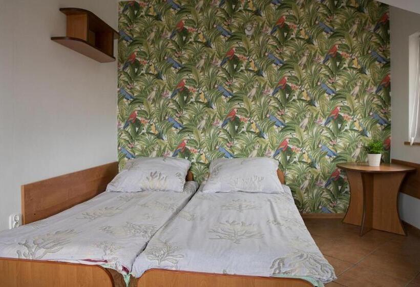 Quarto Triplo Estandar, Pokoje Emilia I Julia
