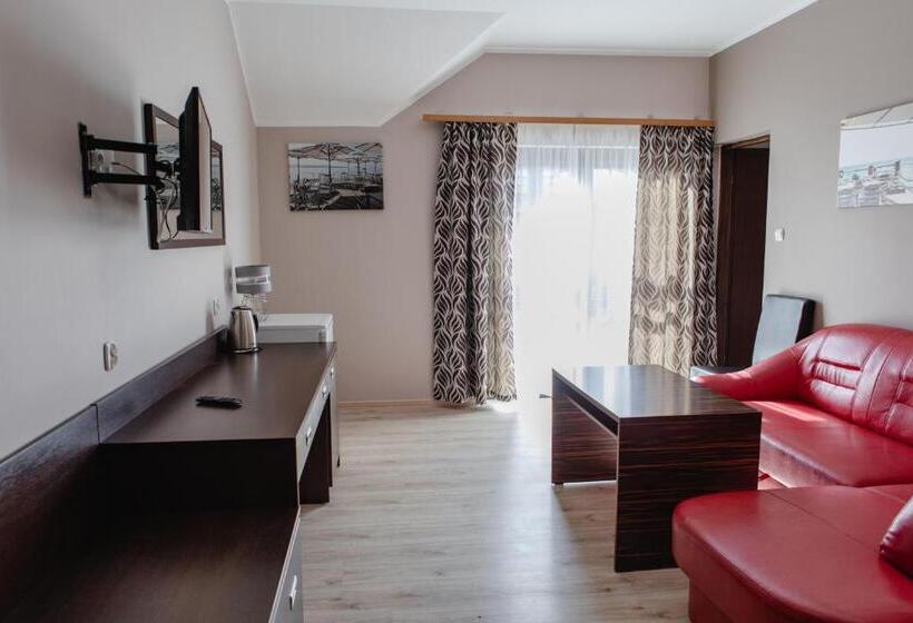 سوئیت با بالکن, Arena Slonca