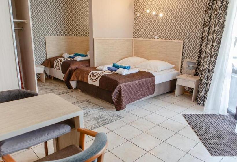 Standard Triple Room with Terrace, Arena Slonca