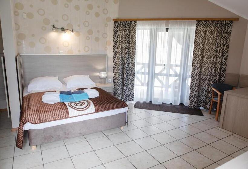 اتاق استاندارد سه تخته با بالکن, Arena Slonca