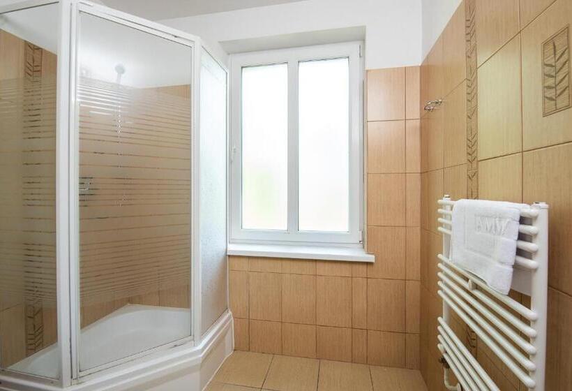 غرفة قياسية رباعية, Rewita Mielno