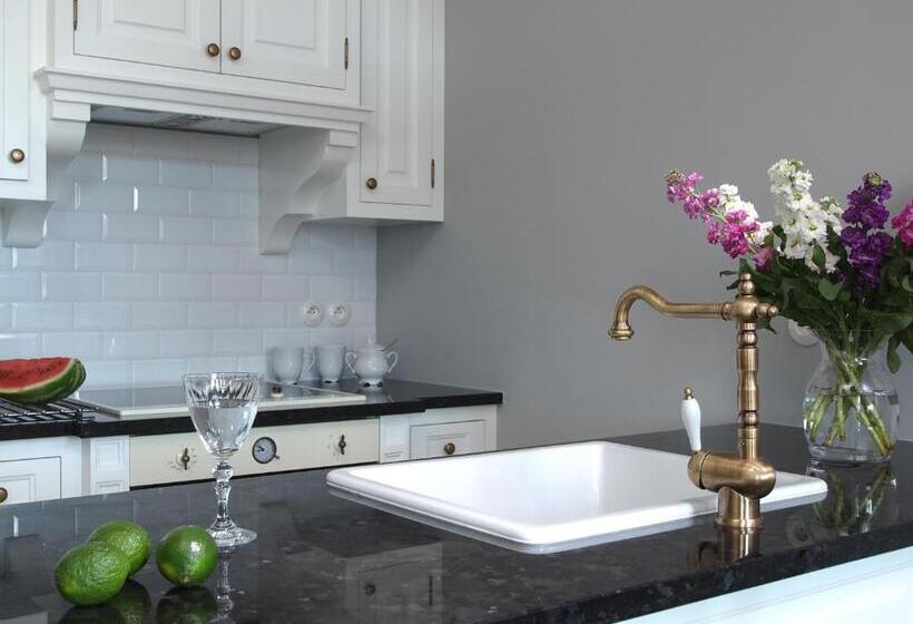 דירת חדר, Warsaw Concept