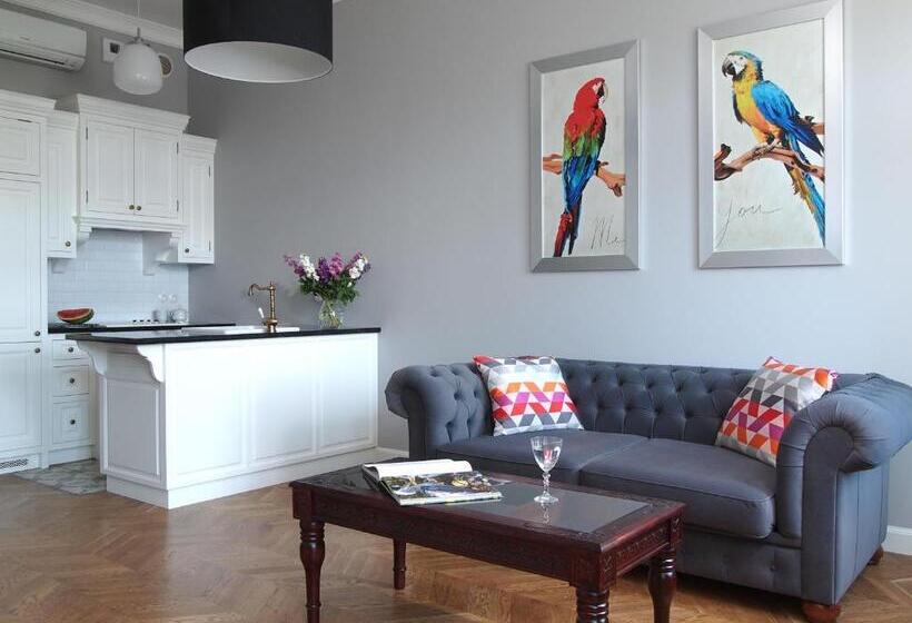 דירת חדר, Warsaw Concept