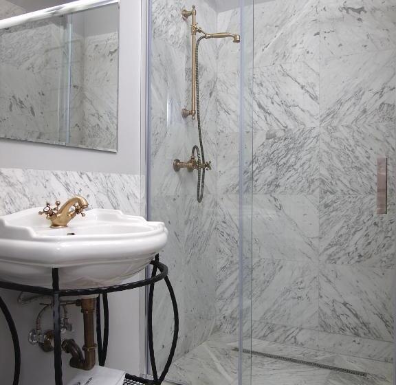 חדר דלוקס יחיד, Warsaw Concept