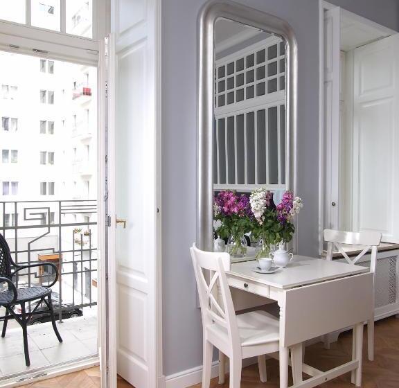 Superior studio with balcony, Warsaw Concept