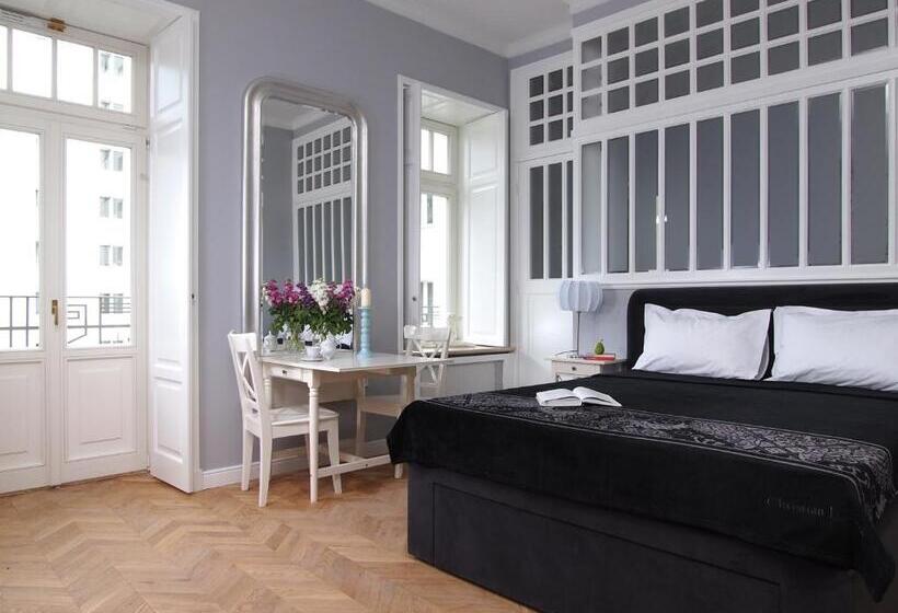 Superior studio with balcony, Warsaw Concept