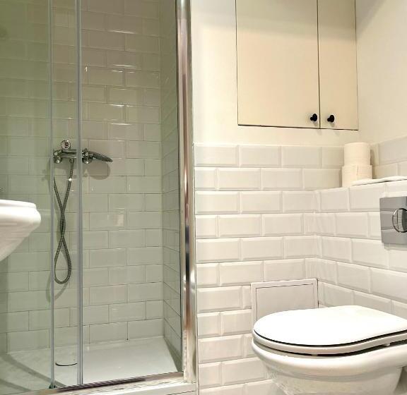 דירת חדר דלוקס, Warsaw Concept