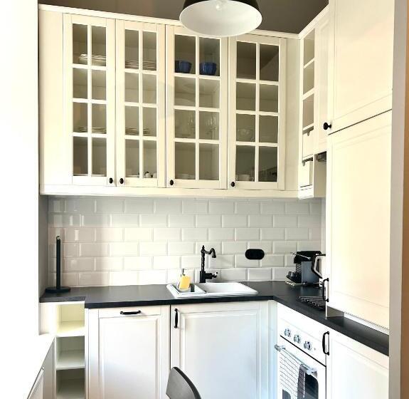 דירת חדר דלוקס, Warsaw Concept