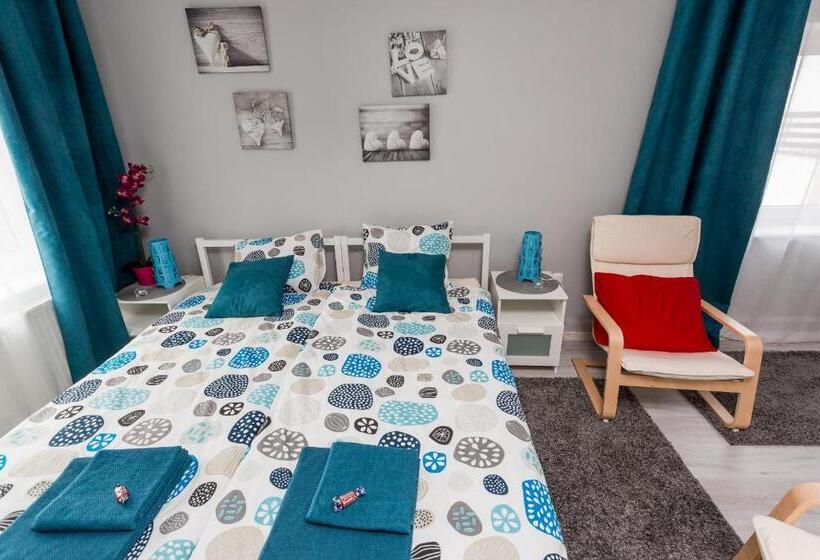 اتاق لوکس, Grey House