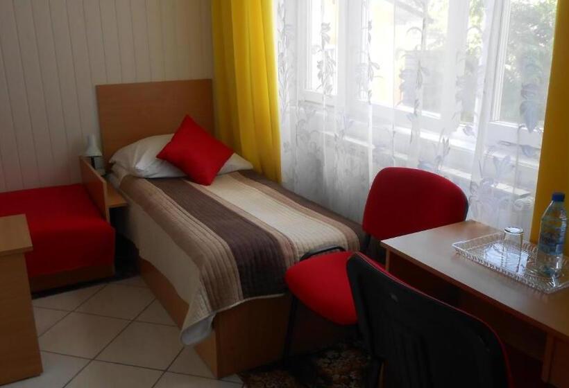 اتاق استاندارد یک نفره, Leon