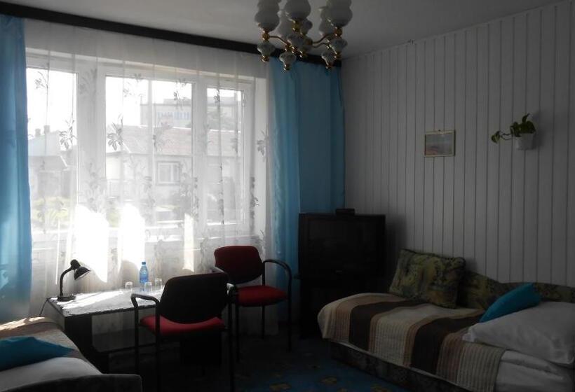 اتاق استاندارد سه نفره, Leon