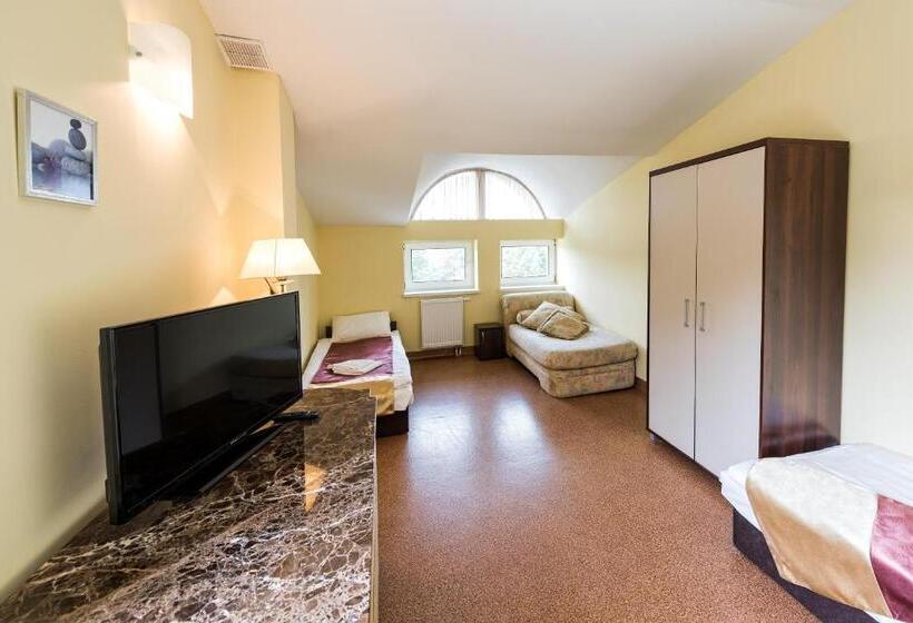 Четырехместный Номер Стандарт, Villa Sulejówek