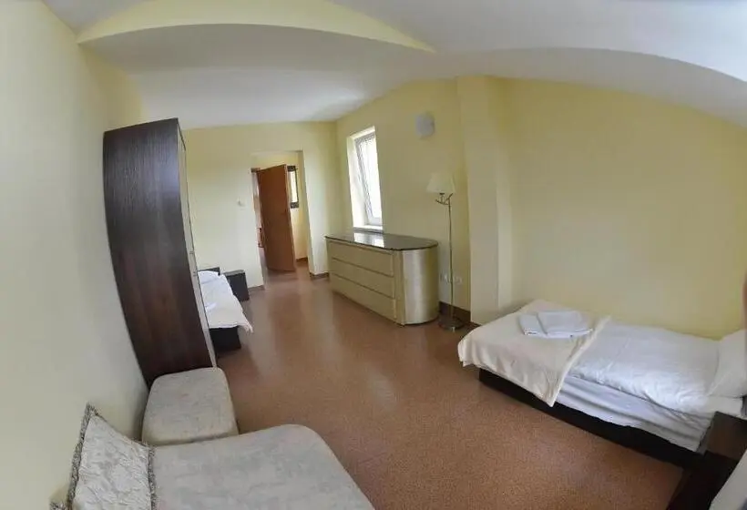 スタンダード4人部屋, Villa Sulejówek